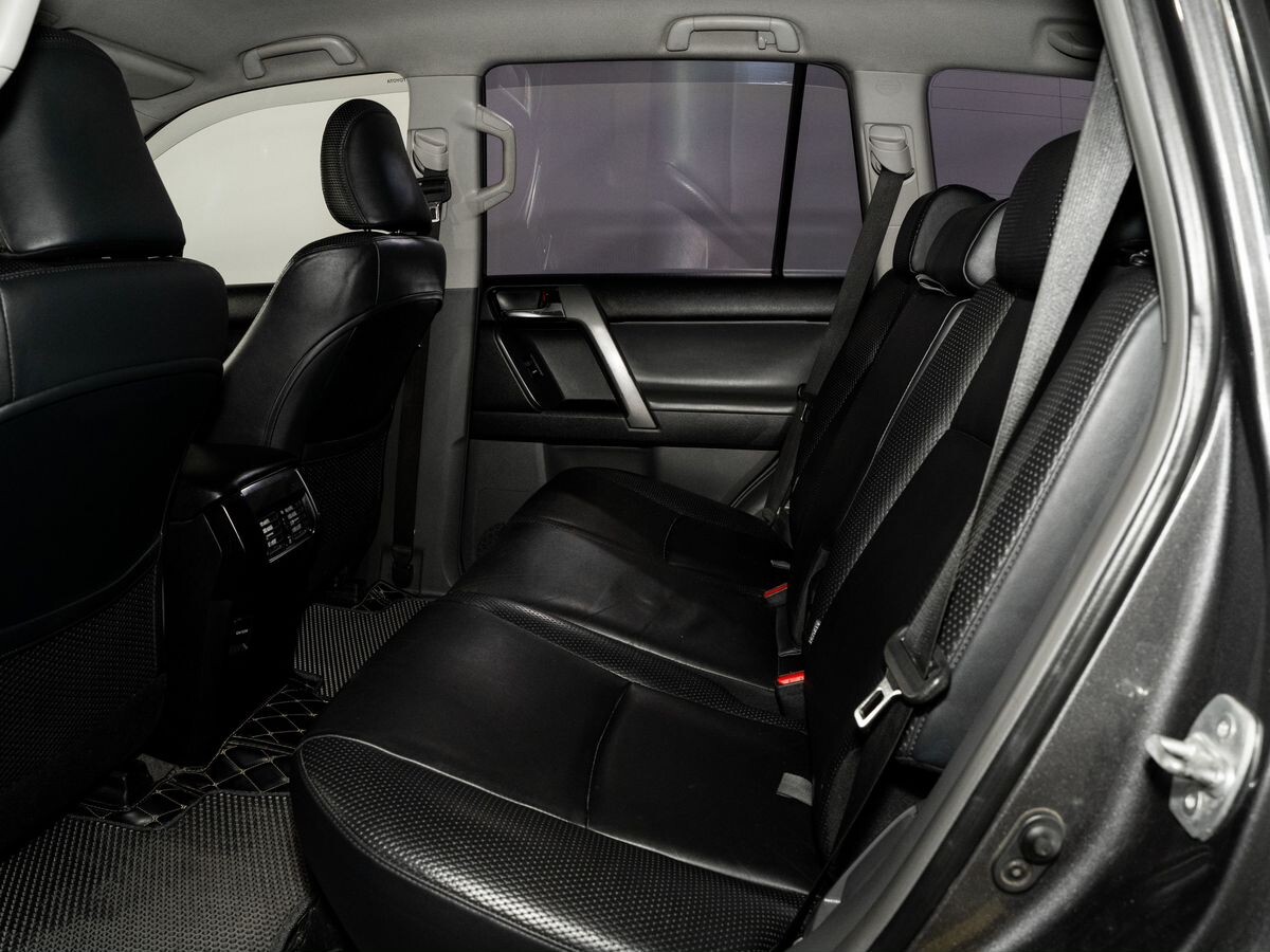 Toyota Land Cruiser Prado 2011 - фото автомобиля