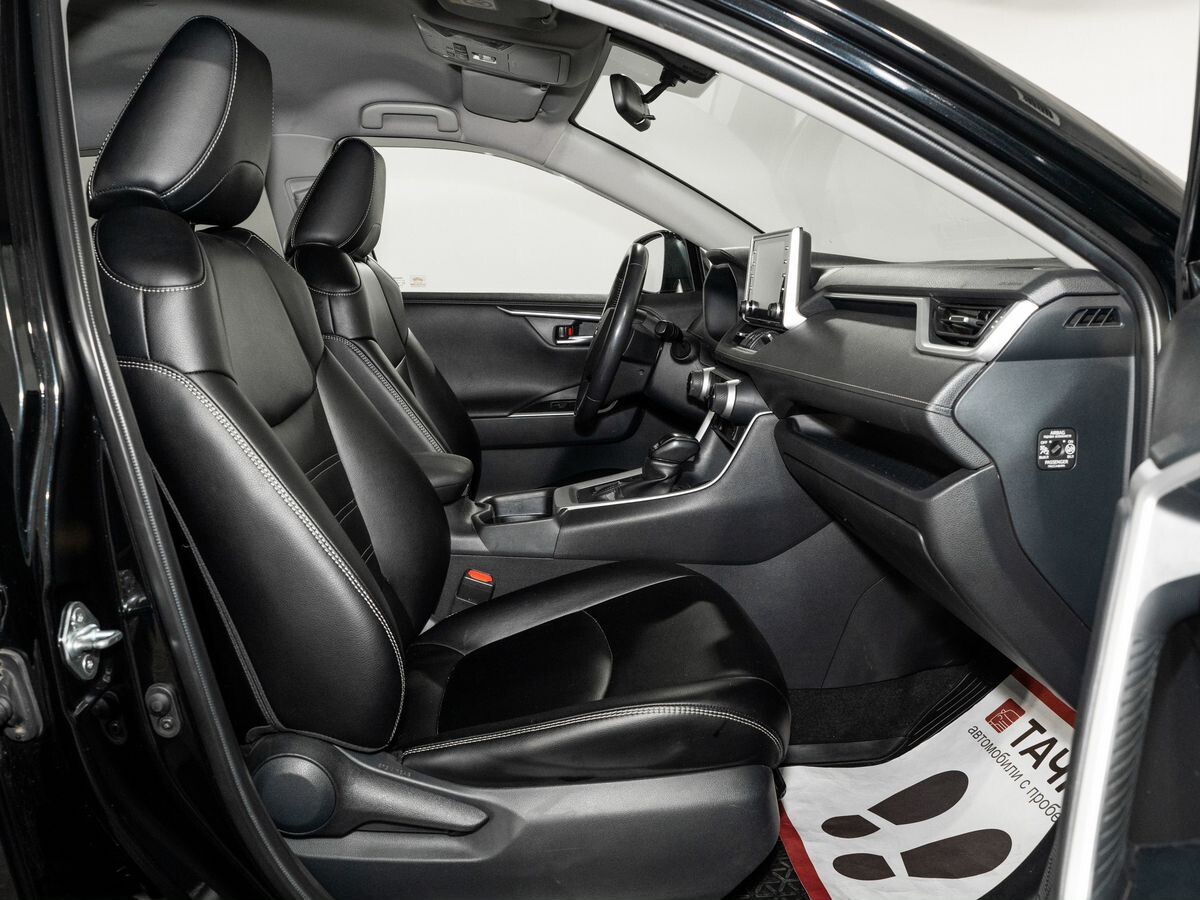 Toyota RAV4 2020 - фото автомобиля