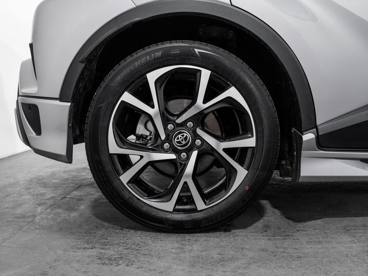Toyota C-HR 2018 - фото автомобиля