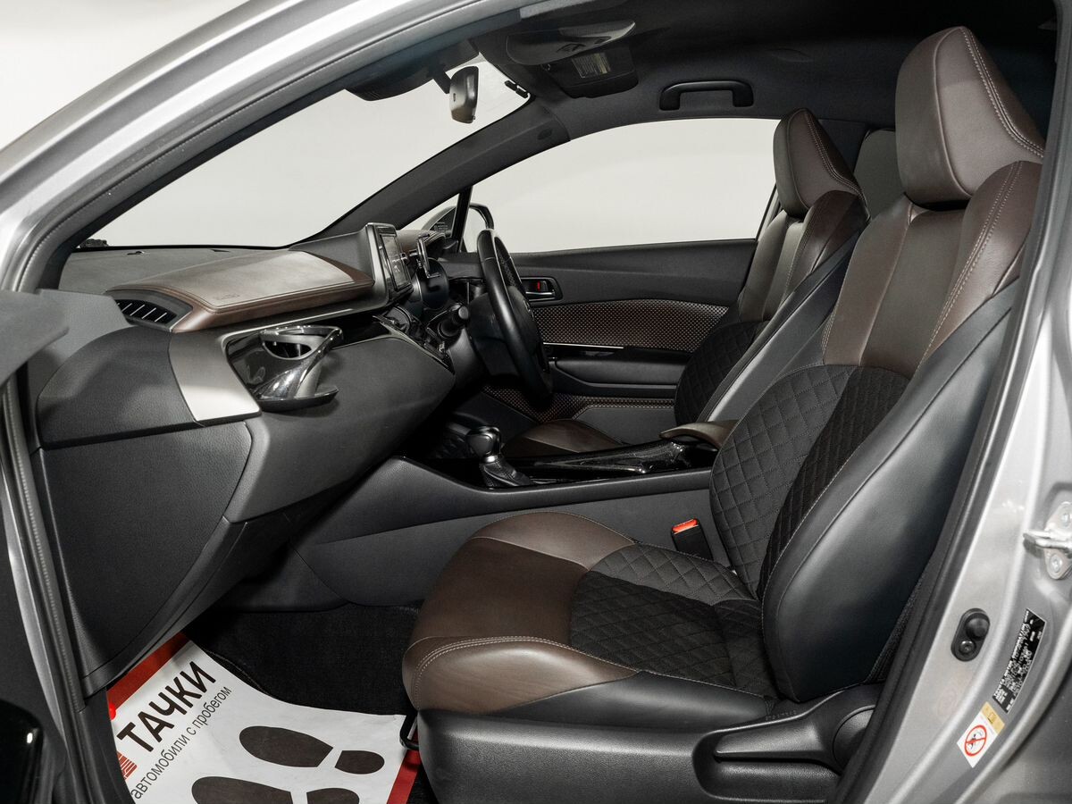 Toyota C-HR 2018 - фото автомобиля