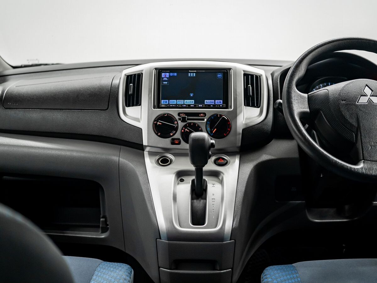 Mitsubishi Delica D:3 2011 - фото автомобиля
