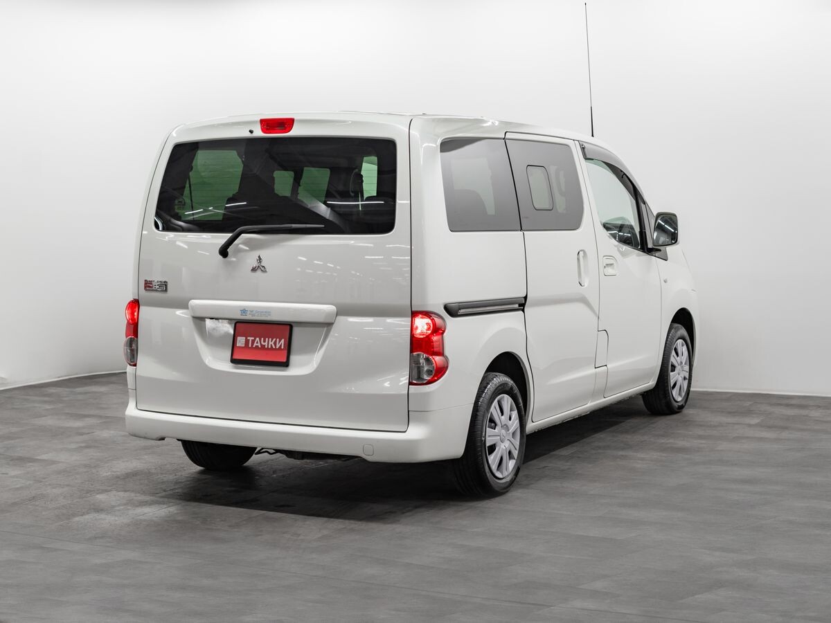 Mitsubishi Delica D:3 2011 - фото автомобиля