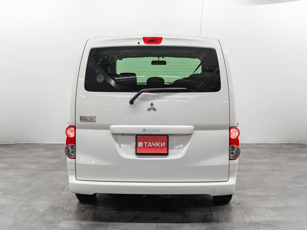 Mitsubishi Delica D:3 2011 - фото автомобиля