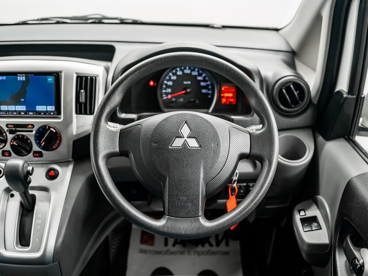 Mitsubishi Delica D:3 2011 - фото автомобиля