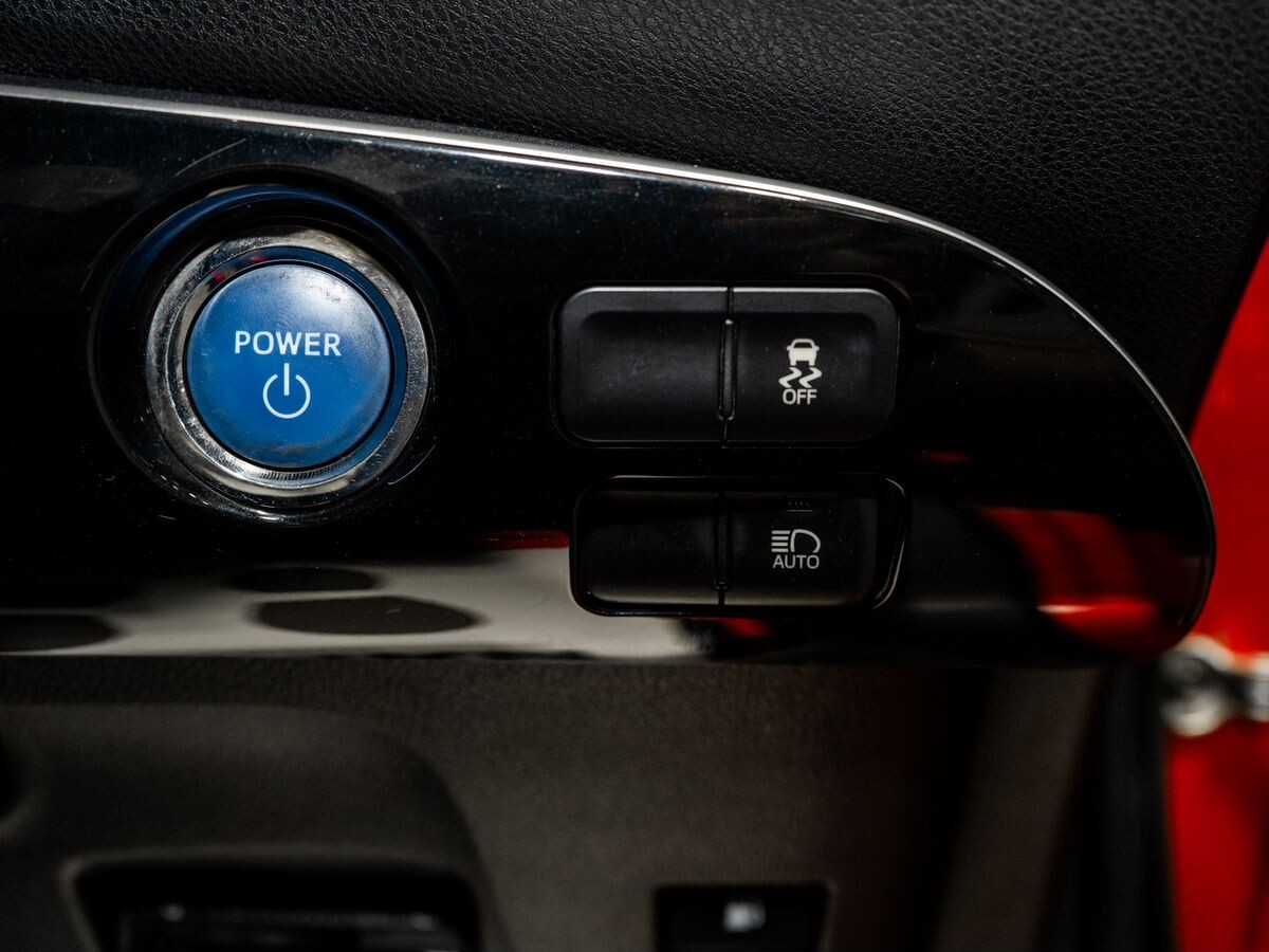 Toyota Prius 2016 - фото автомобиля