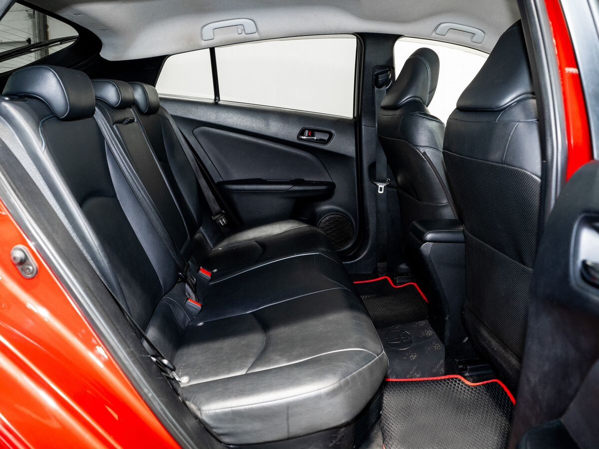 Toyota Prius 2016 - фото автомобиля