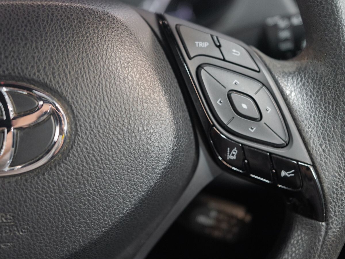 Toyota C-HR 2020 - фото автомобиля