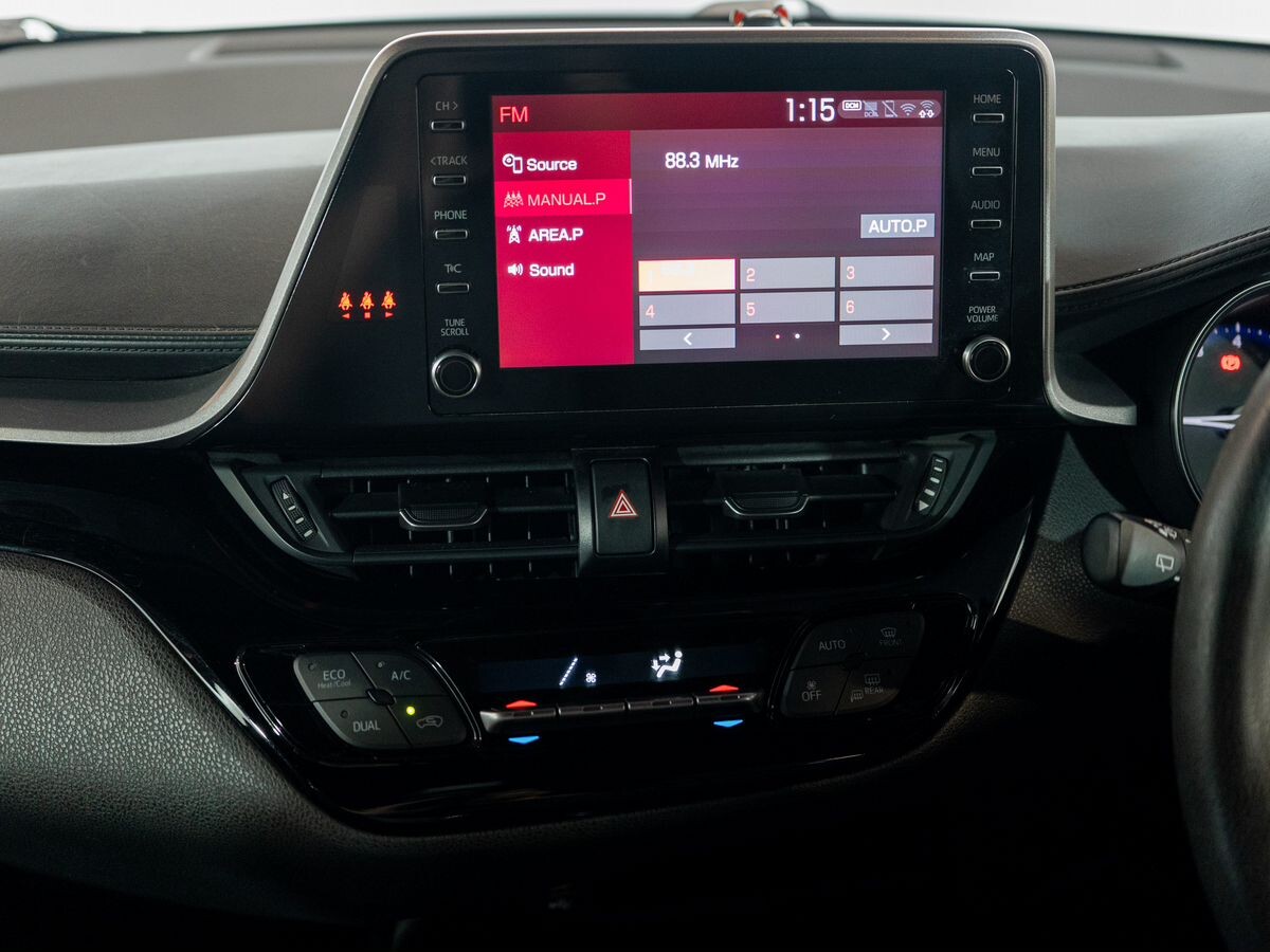 Toyota C-HR 2020 - фото автомобиля