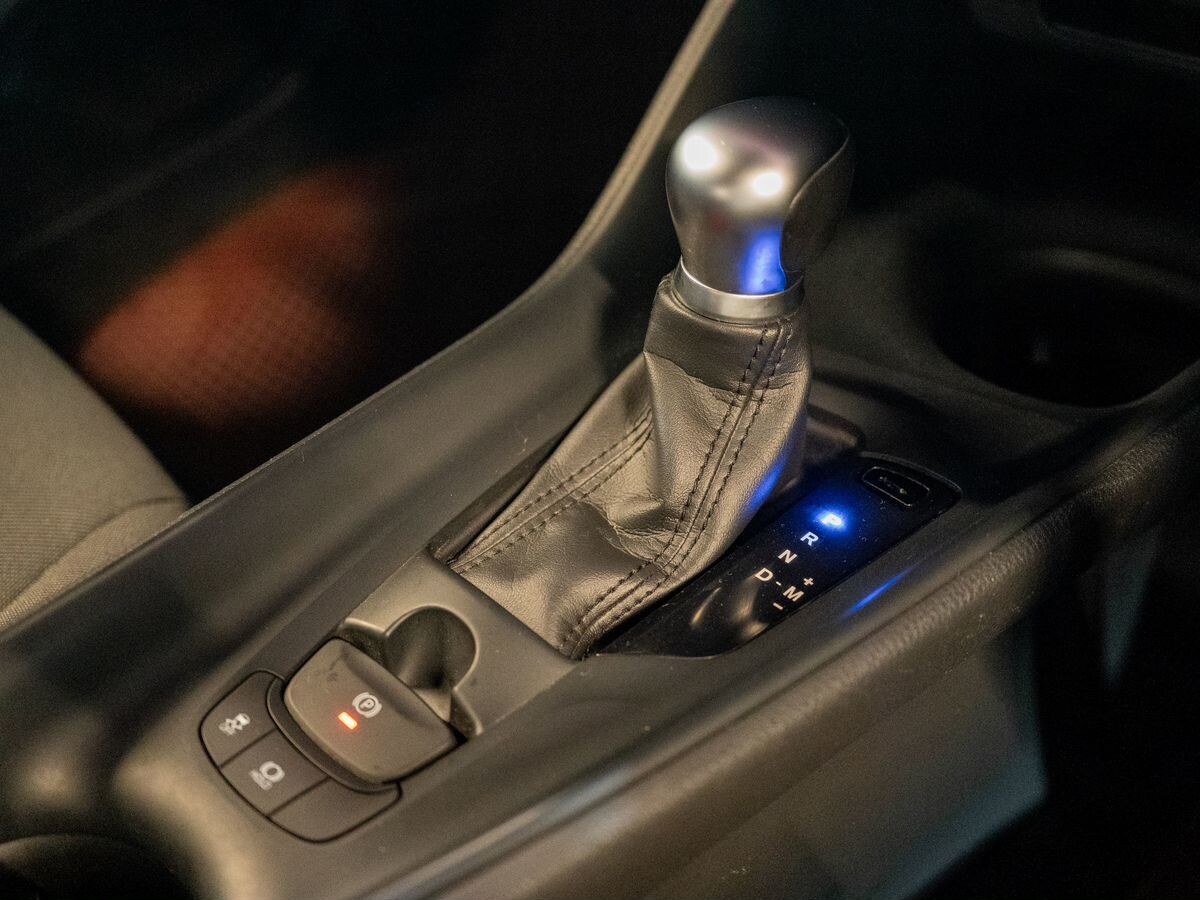 Toyota C-HR 2020 - фото автомобиля