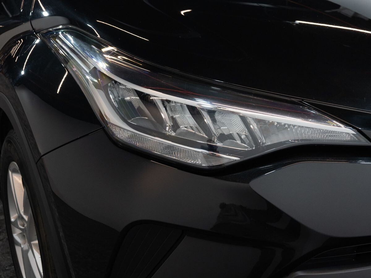 Toyota C-HR 2020 - фото автомобиля