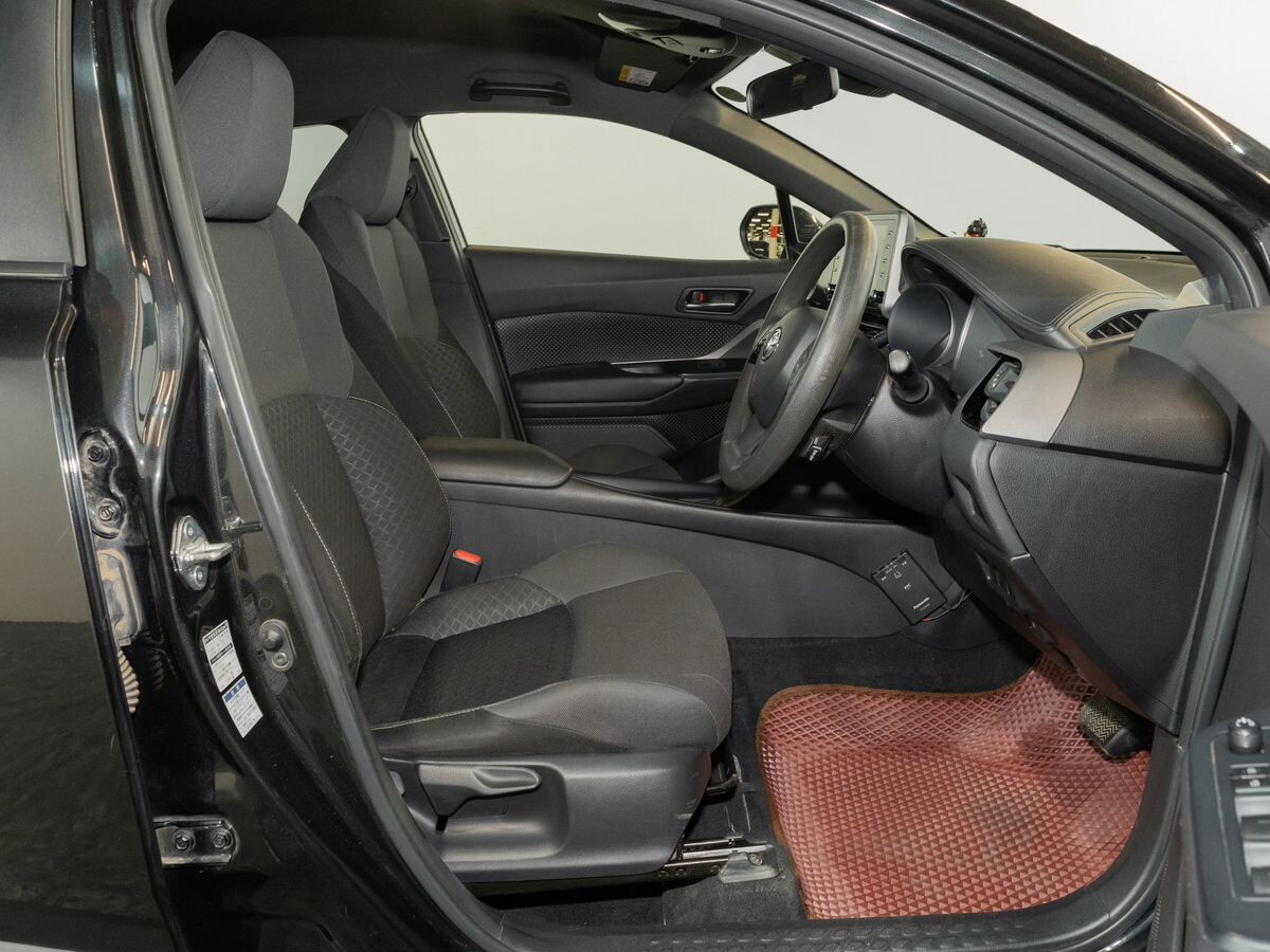 Toyota C-HR 2020 - фото автомобиля