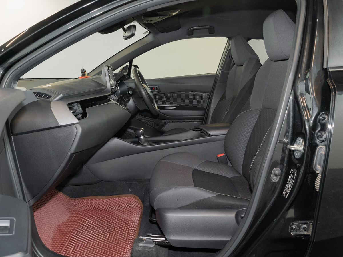 Toyota C-HR 2020 - фото автомобиля