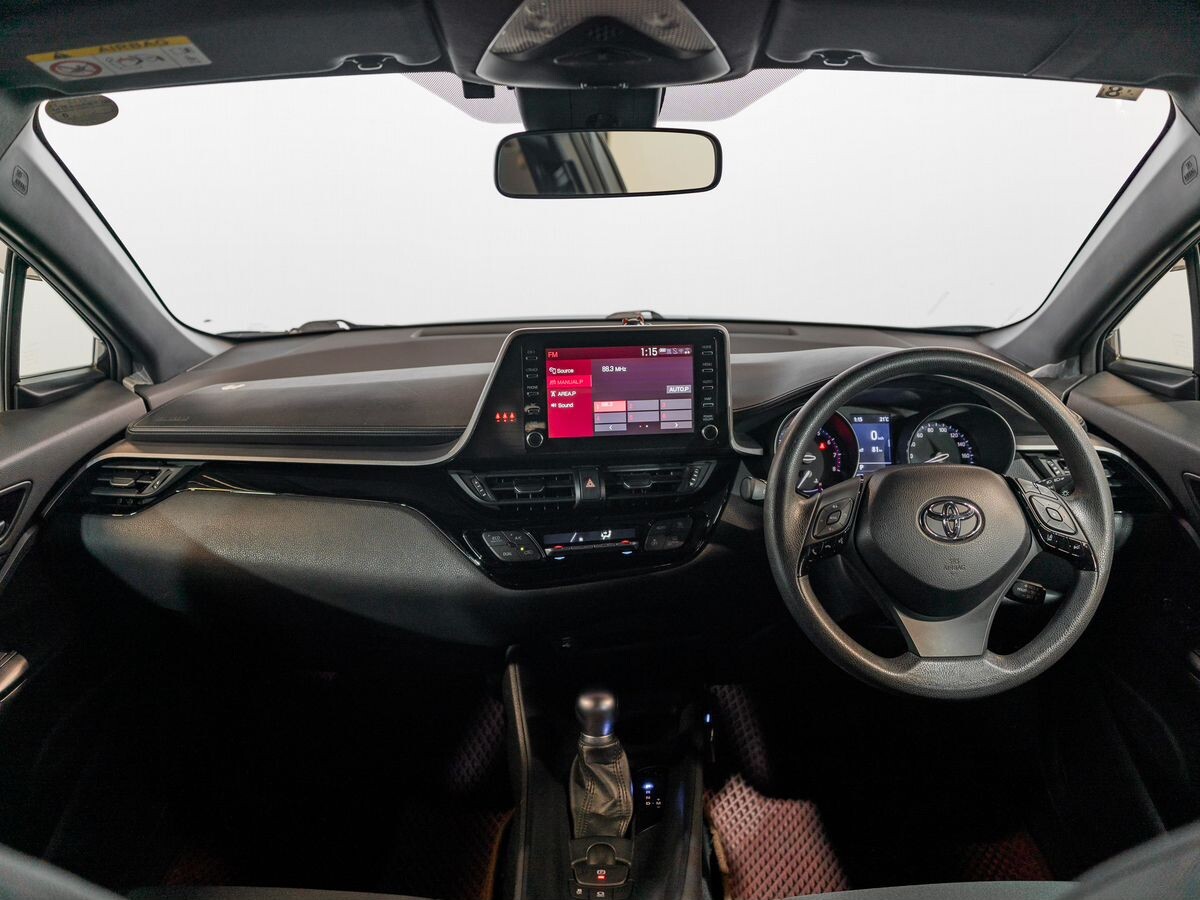 Toyota C-HR 2020 - фото автомобиля