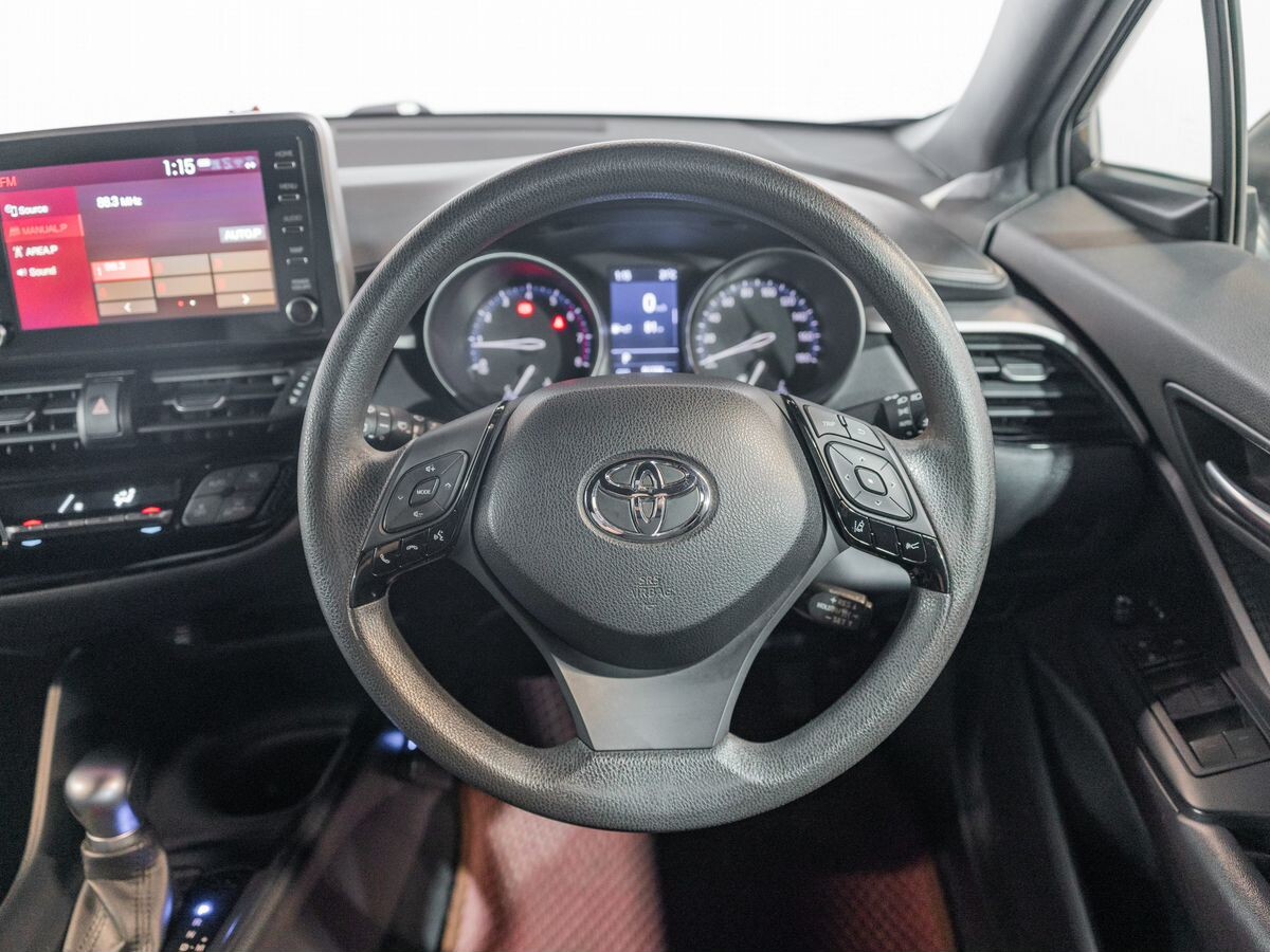 Toyota C-HR 2020 - фото автомобиля