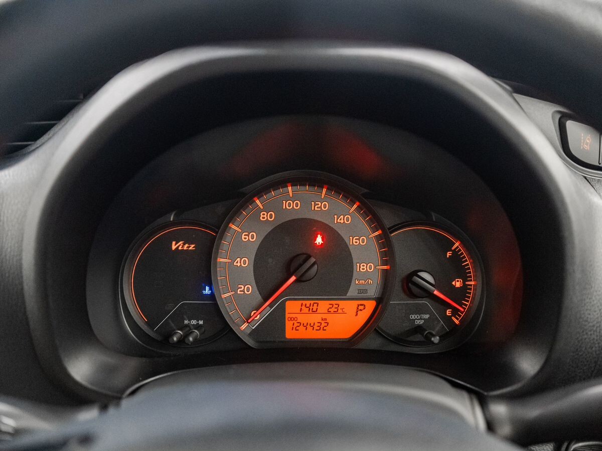 Toyota Vitz 2017 - фото автомобиля