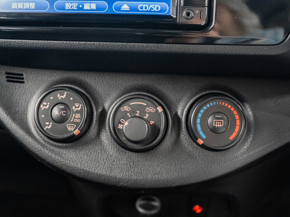 Toyota Vitz 2017 - фото автомобиля