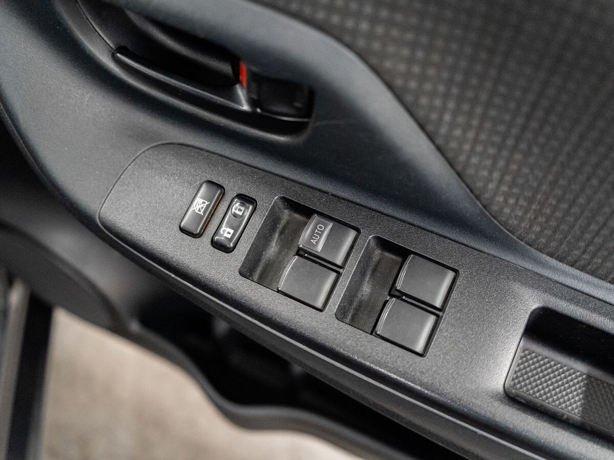 Toyota Vitz 2017 - фото автомобиля