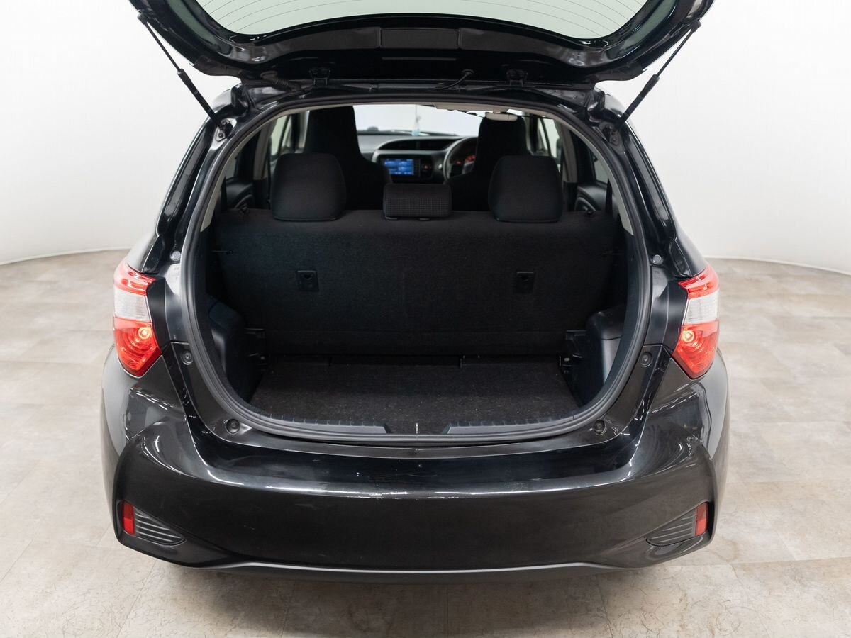 Toyota Vitz 2017 - фото автомобиля