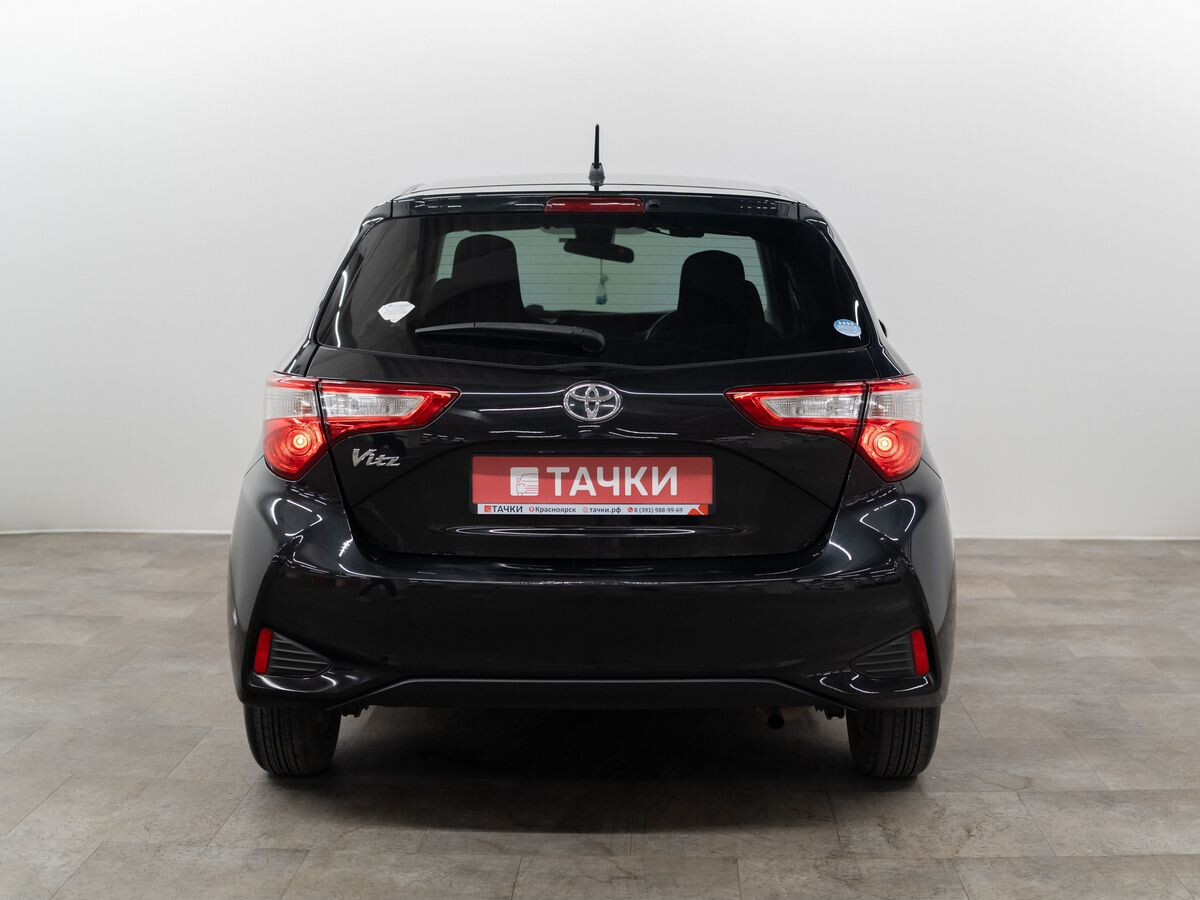 Toyota Vitz 2017 - фото автомобиля