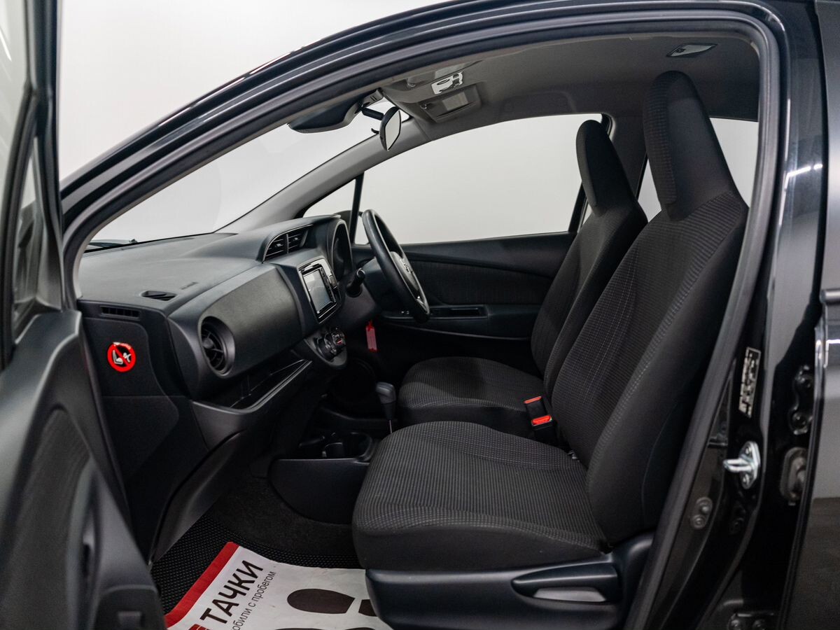 Toyota Vitz 2017 - фото автомобиля