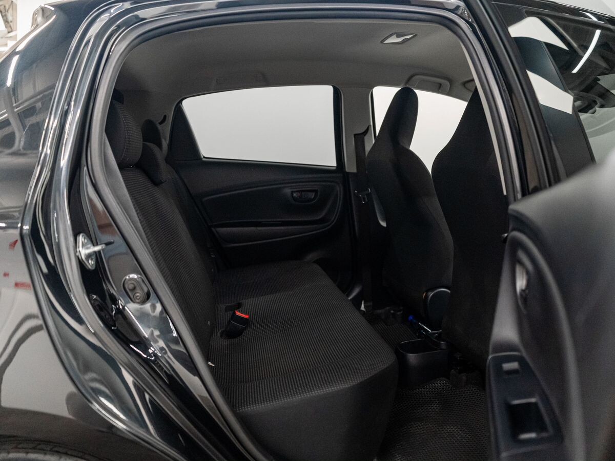 Toyota Vitz 2017 - фото автомобиля