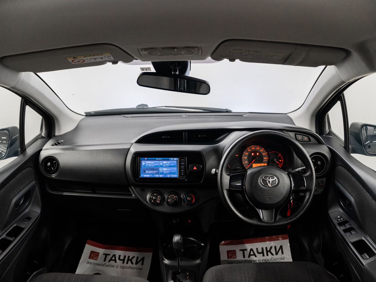 Toyota Vitz 2017 - фото автомобиля