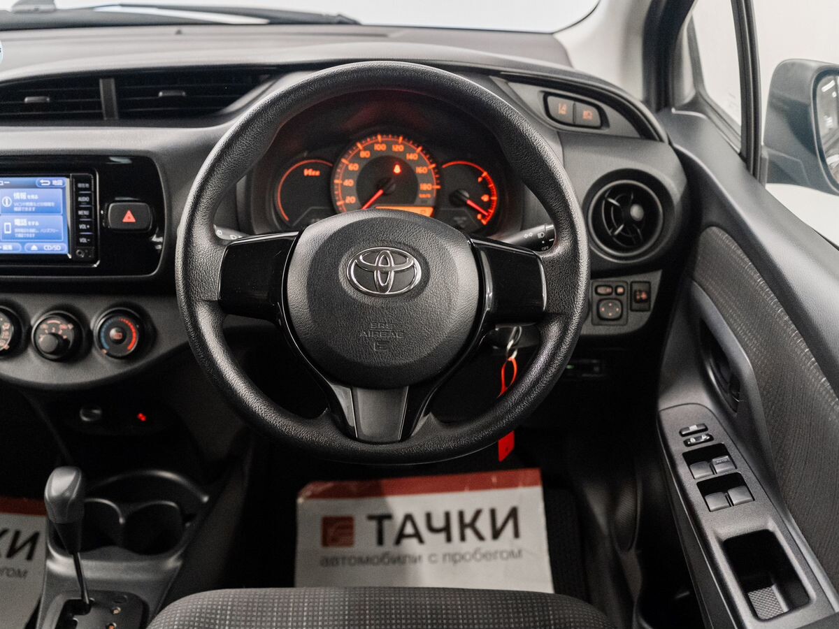 Toyota Vitz 2017 - фото автомобиля