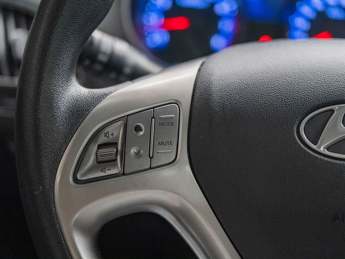 Hyundai Tucson 2012 - фото автомобиля