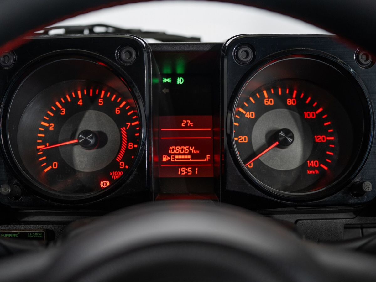 Suzuki Jimny 2018 - фото автомобиля