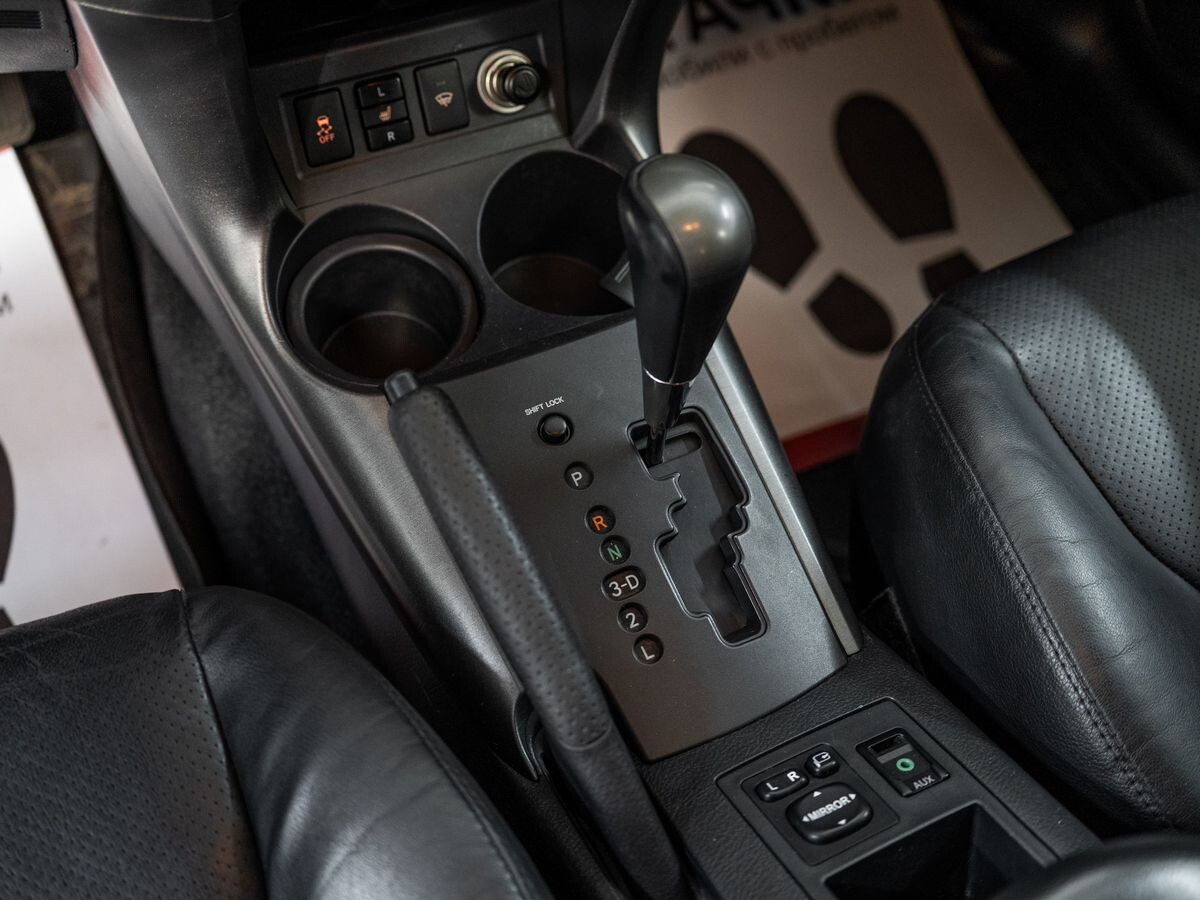Toyota RAV4 2010 - фото автомобиля