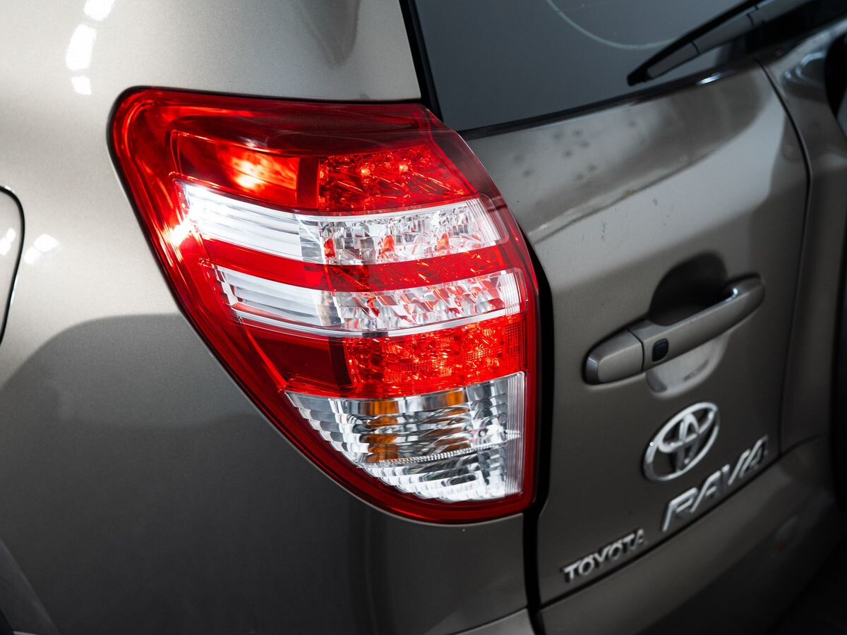 Toyota RAV4 2010 - фото автомобиля