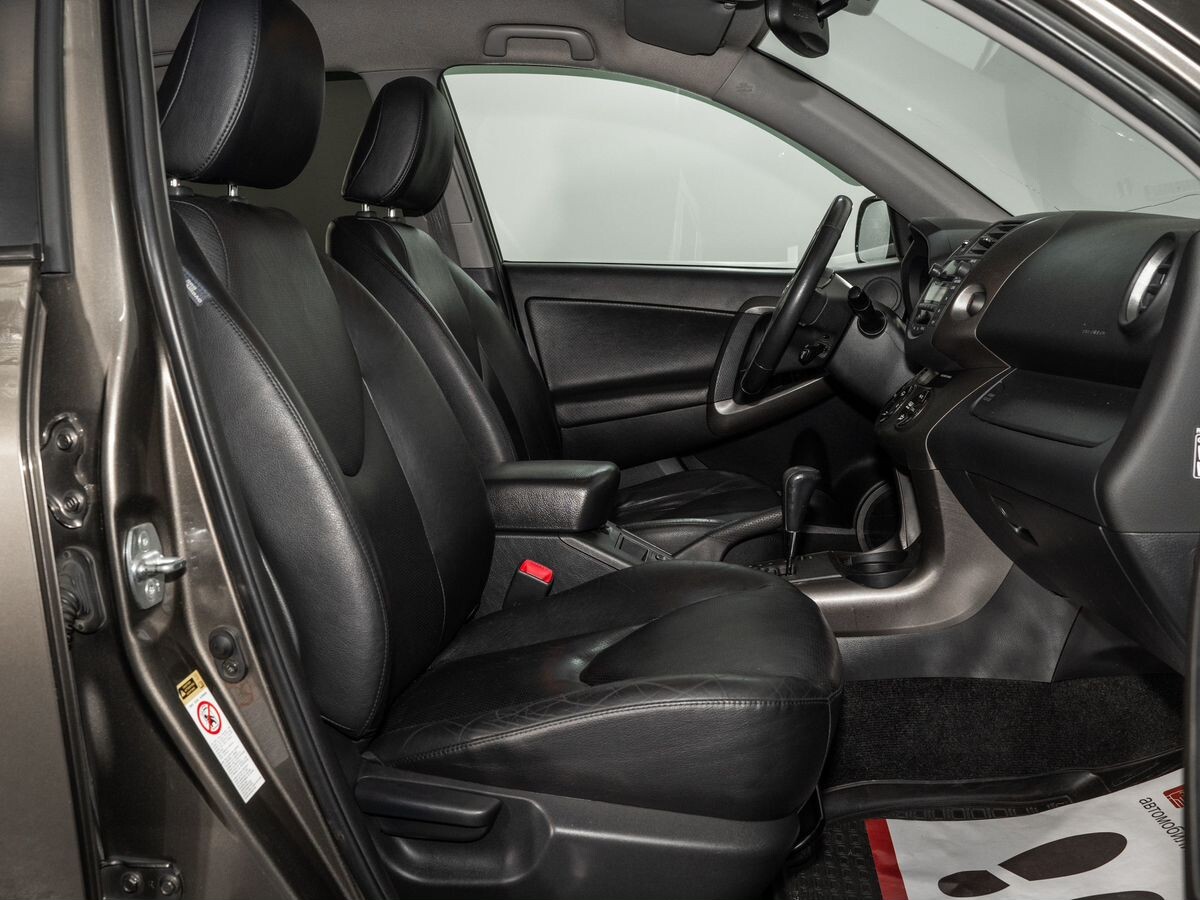 Toyota RAV4 2010 - фото автомобиля