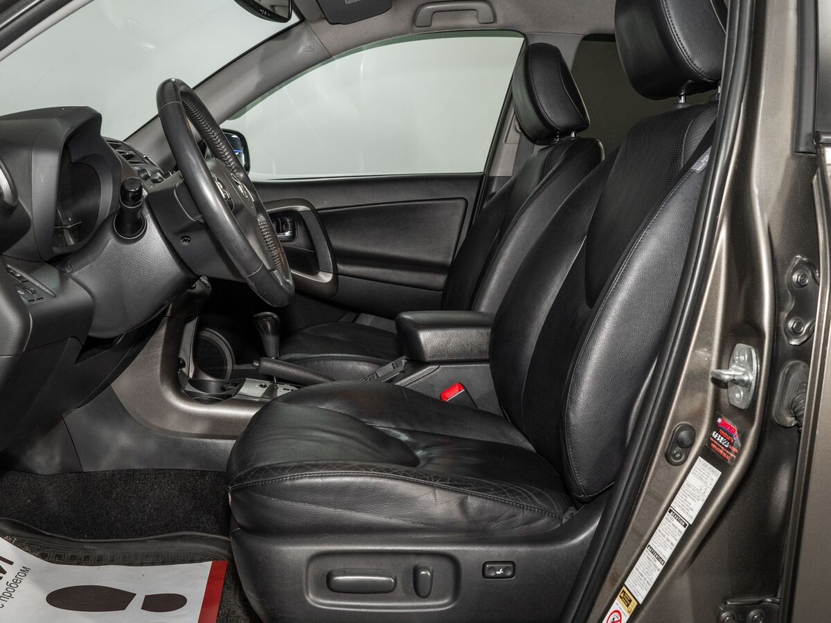 Toyota RAV4 2010 - фото автомобиля
