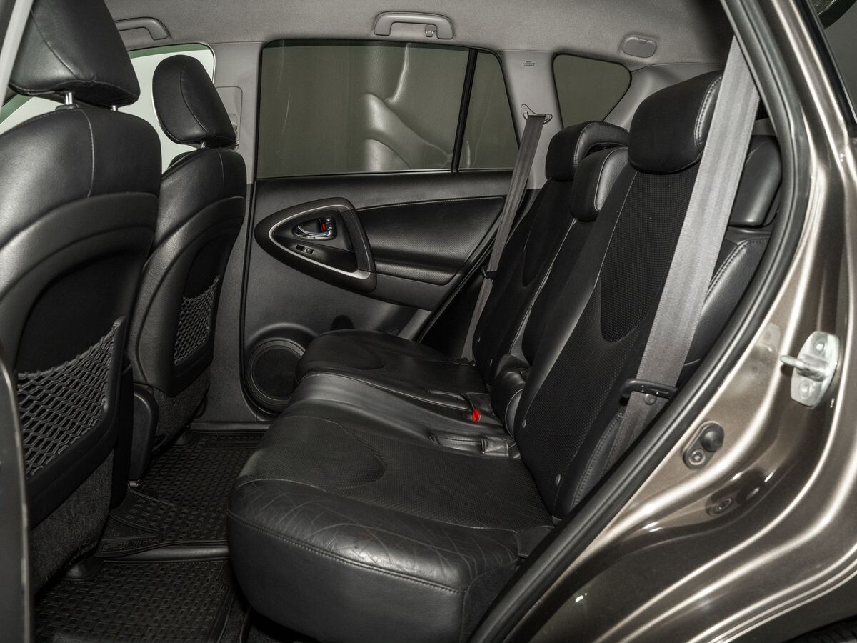 Toyota RAV4 2010 - фото автомобиля