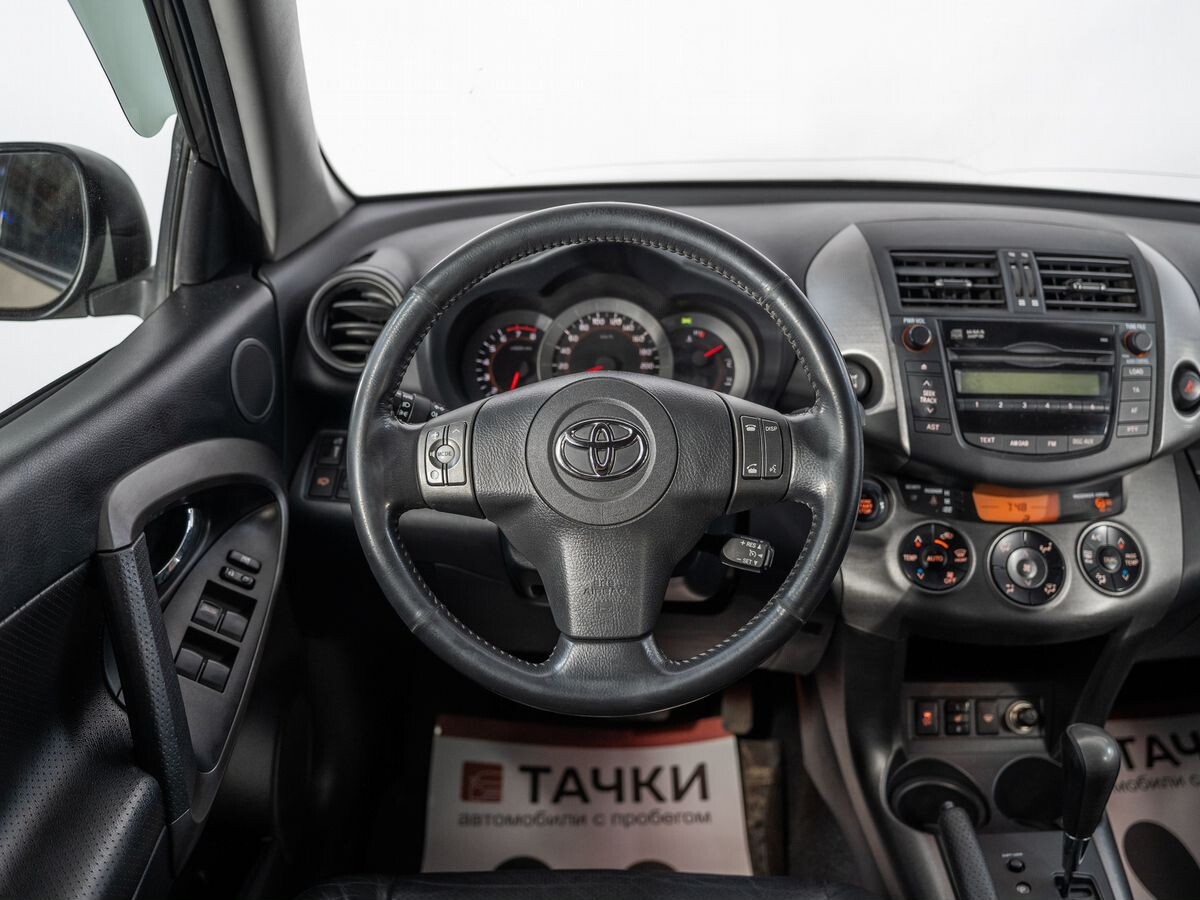 Toyota RAV4 2010 - фото автомобиля