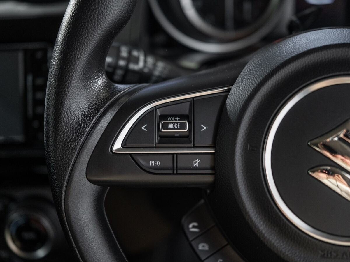 Suzuki Swift 2021 - фото автомобиля