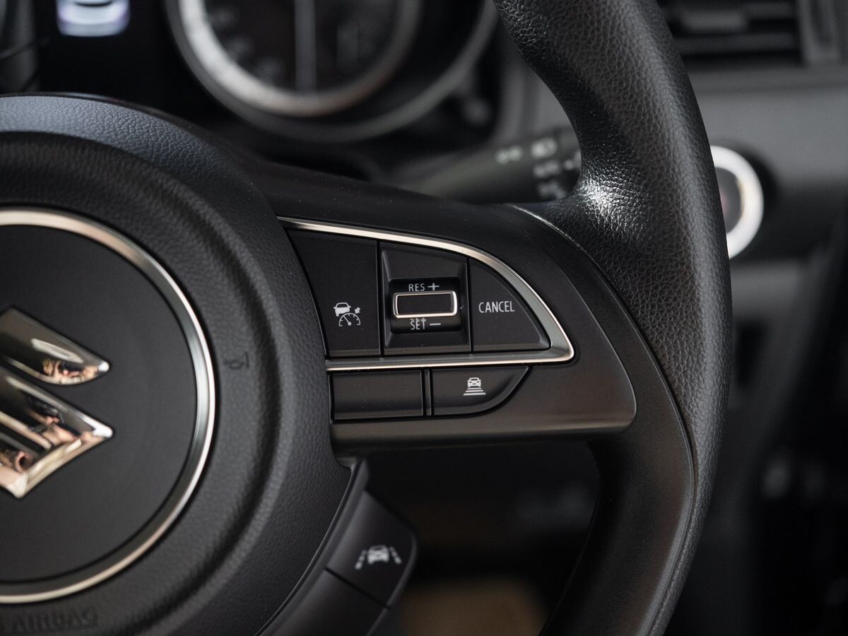 Suzuki Swift 2021 - фото автомобиля