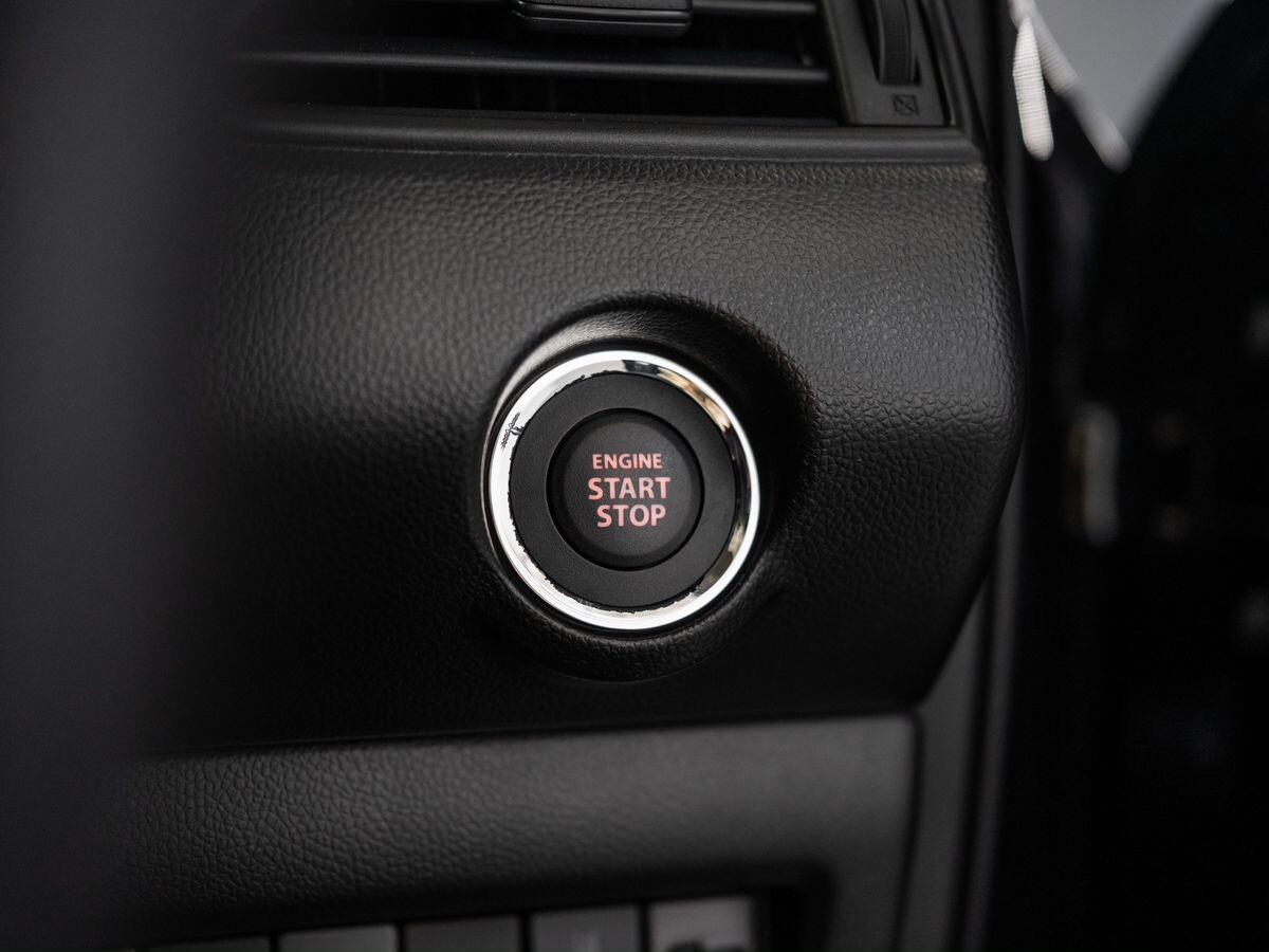 Suzuki Swift 2021 - фото автомобиля