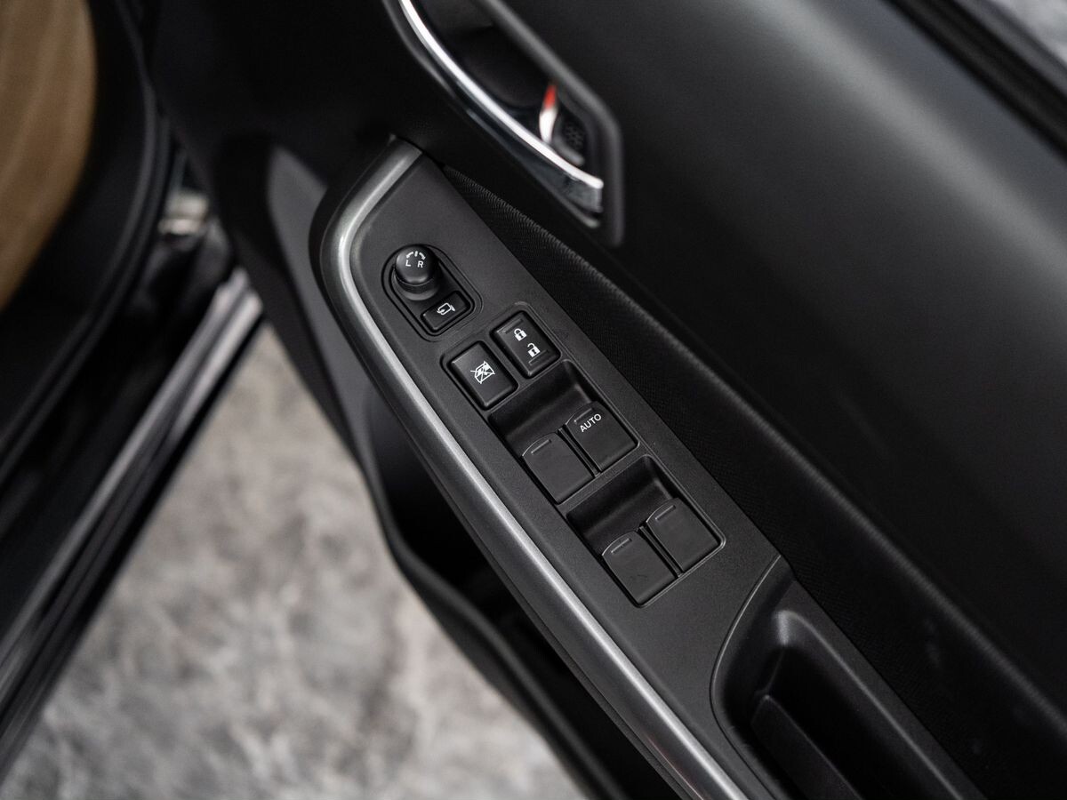 Suzuki Swift 2021 - фото автомобиля