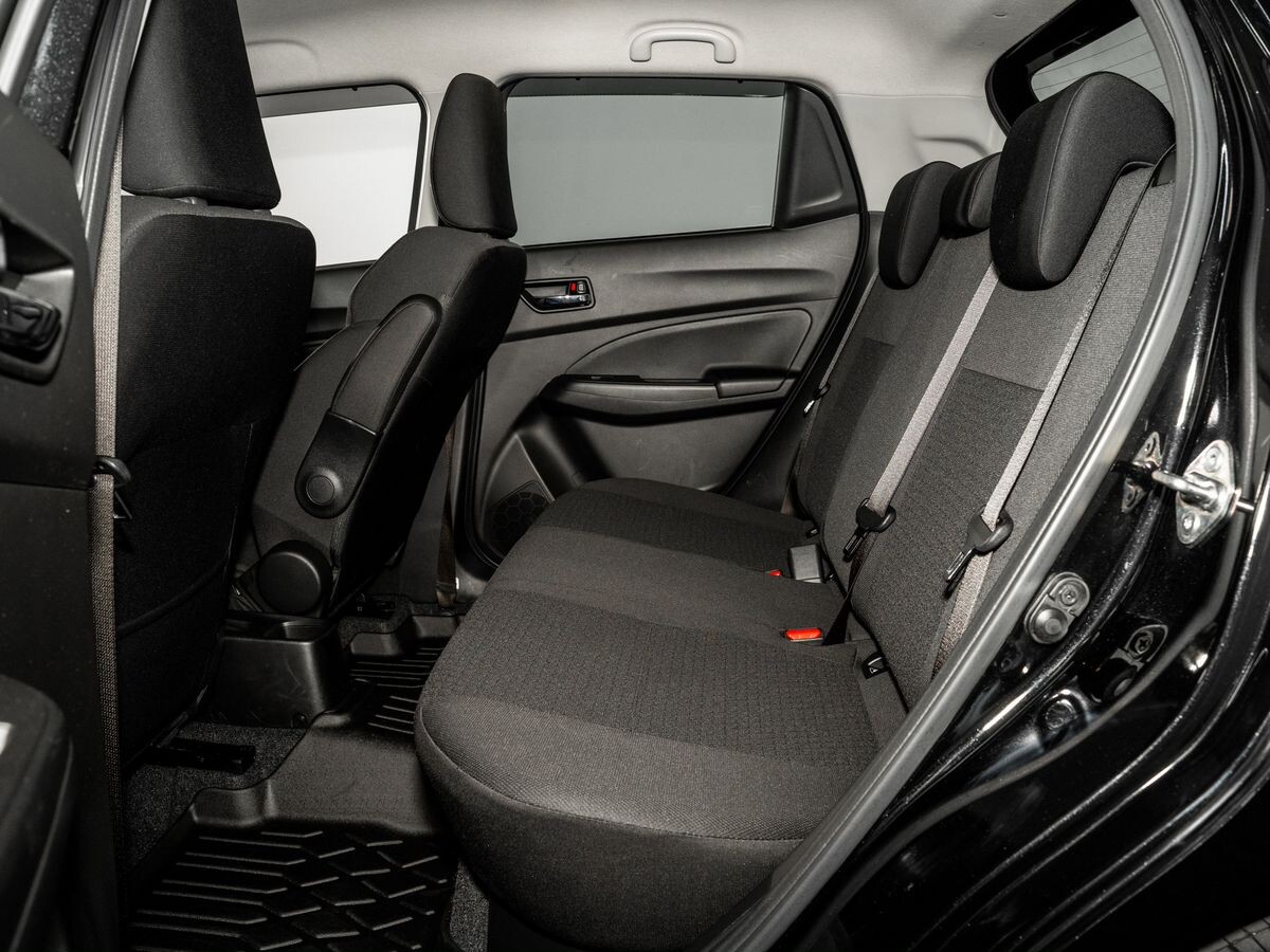 Suzuki Swift 2021 - фото автомобиля