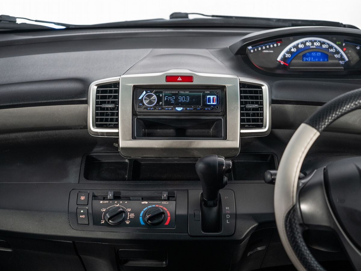 Honda Freed Spike 2014 - фото автомобиля