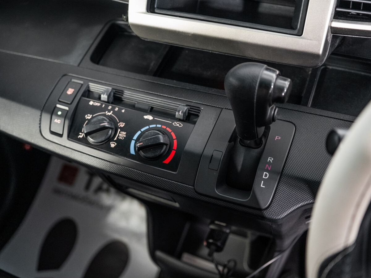 Honda Freed Spike 2014 - фото автомобиля