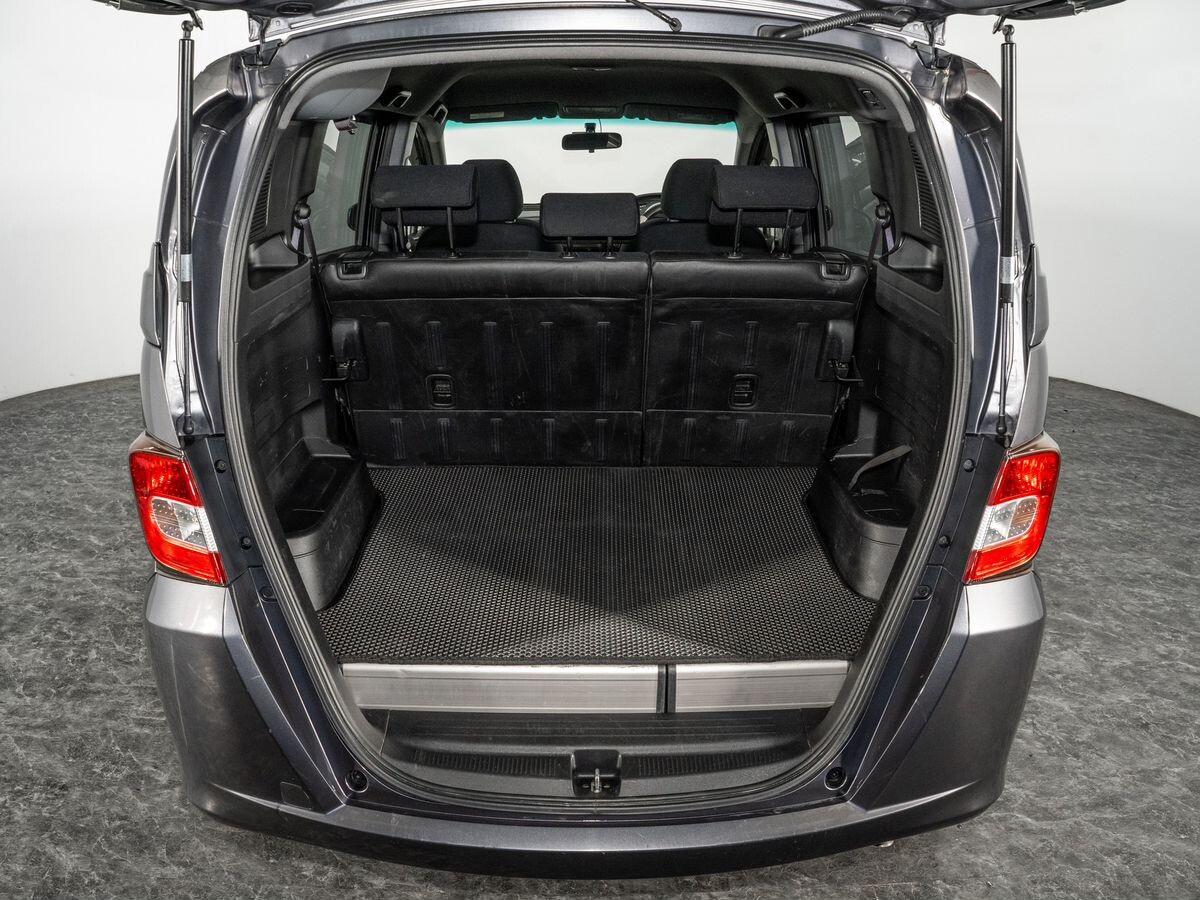 Honda Freed Spike 2014 - фото автомобиля