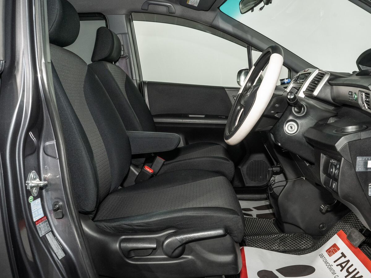 Honda Freed Spike 2014 - фото автомобиля