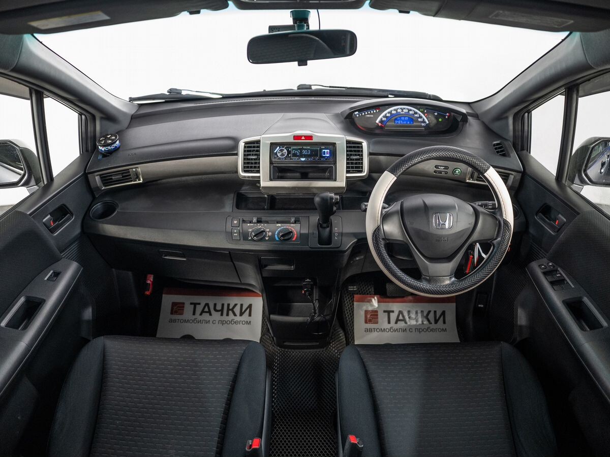 Honda Freed Spike 2014 - фото автомобиля