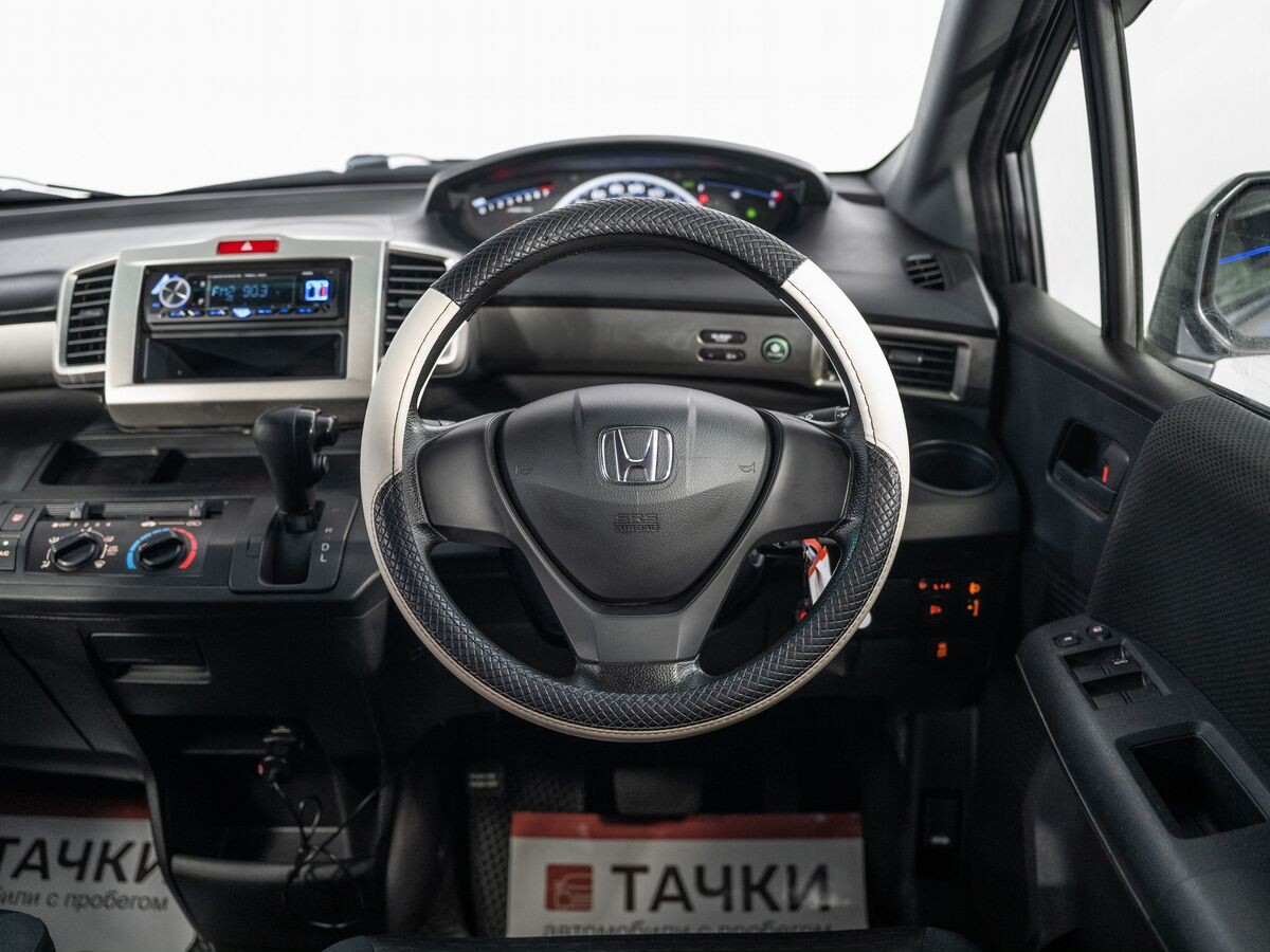Honda Freed Spike 2014 - фото автомобиля