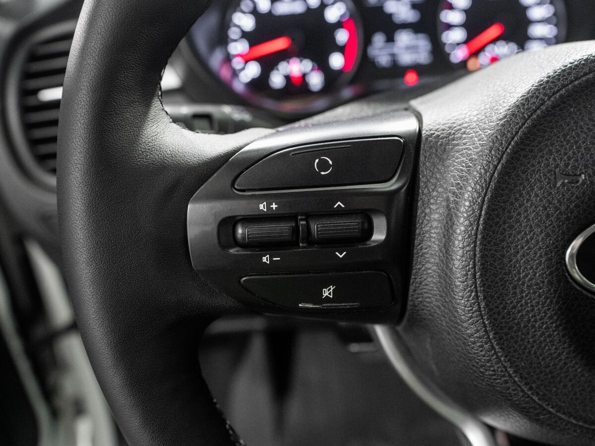 Kia Rio 2019 - фото автомобиля