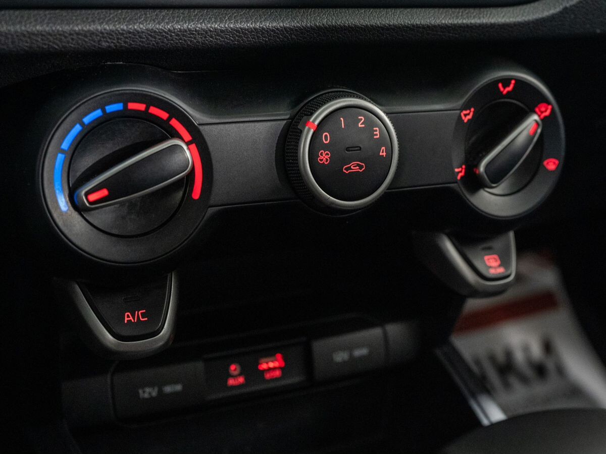 Kia Rio 2019 - фото автомобиля