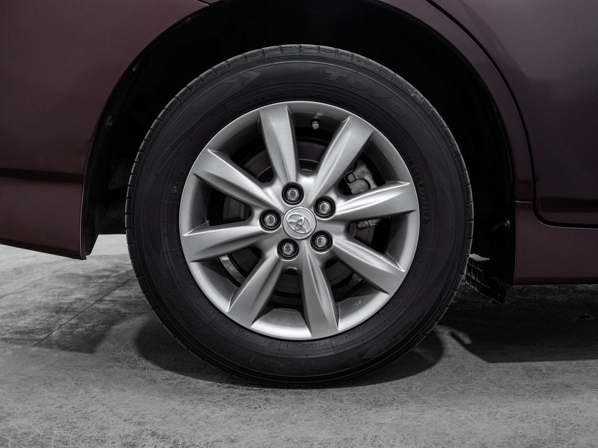 Toyota Wish 2012 - фото автомобиля