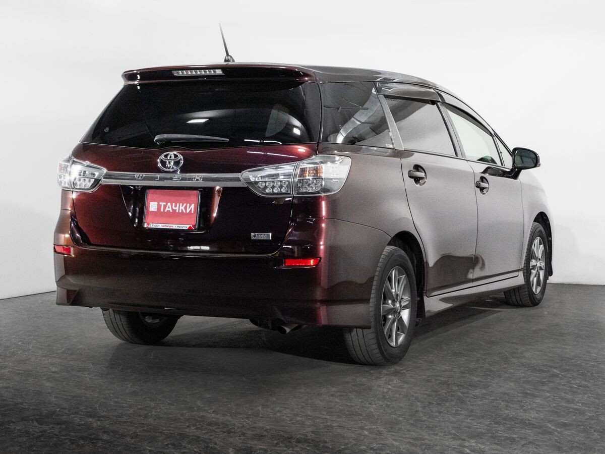 Toyota Wish 2012 - фото автомобиля